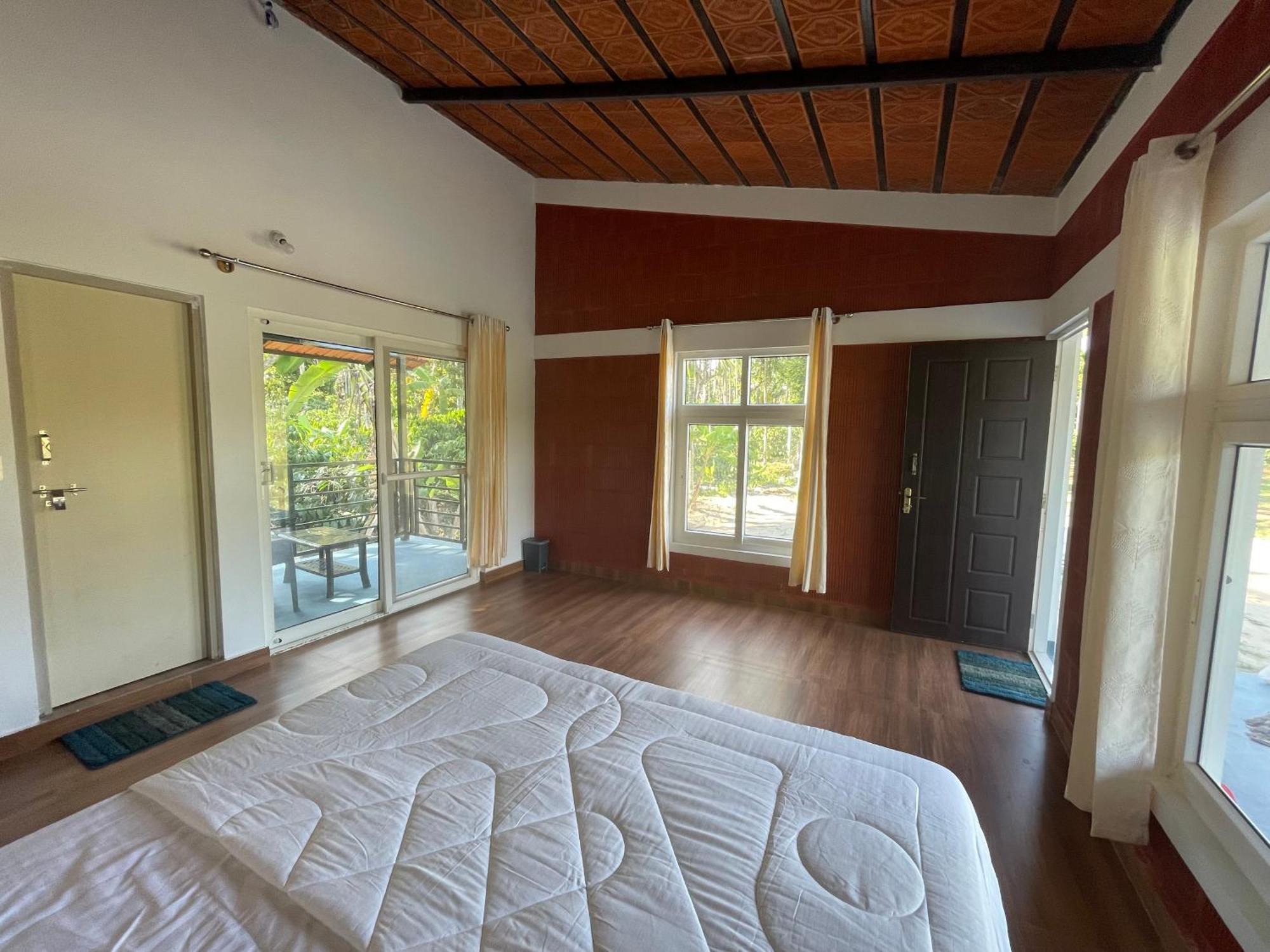Lake Ripples - Farmstay & Camping Ponnampet ภายนอก รูปภาพ