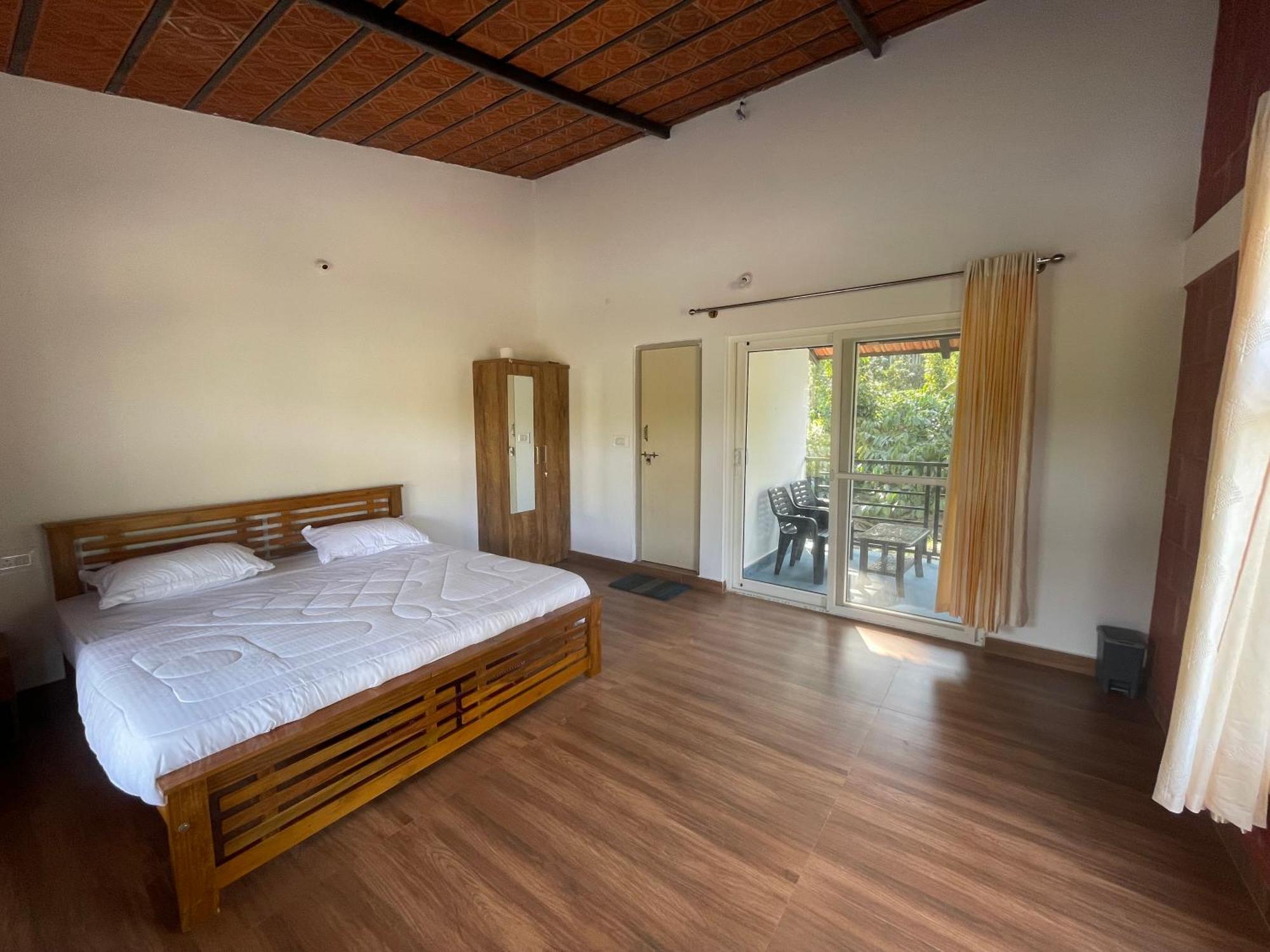 Lake Ripples - Farmstay & Camping Ponnampet ภายนอก รูปภาพ